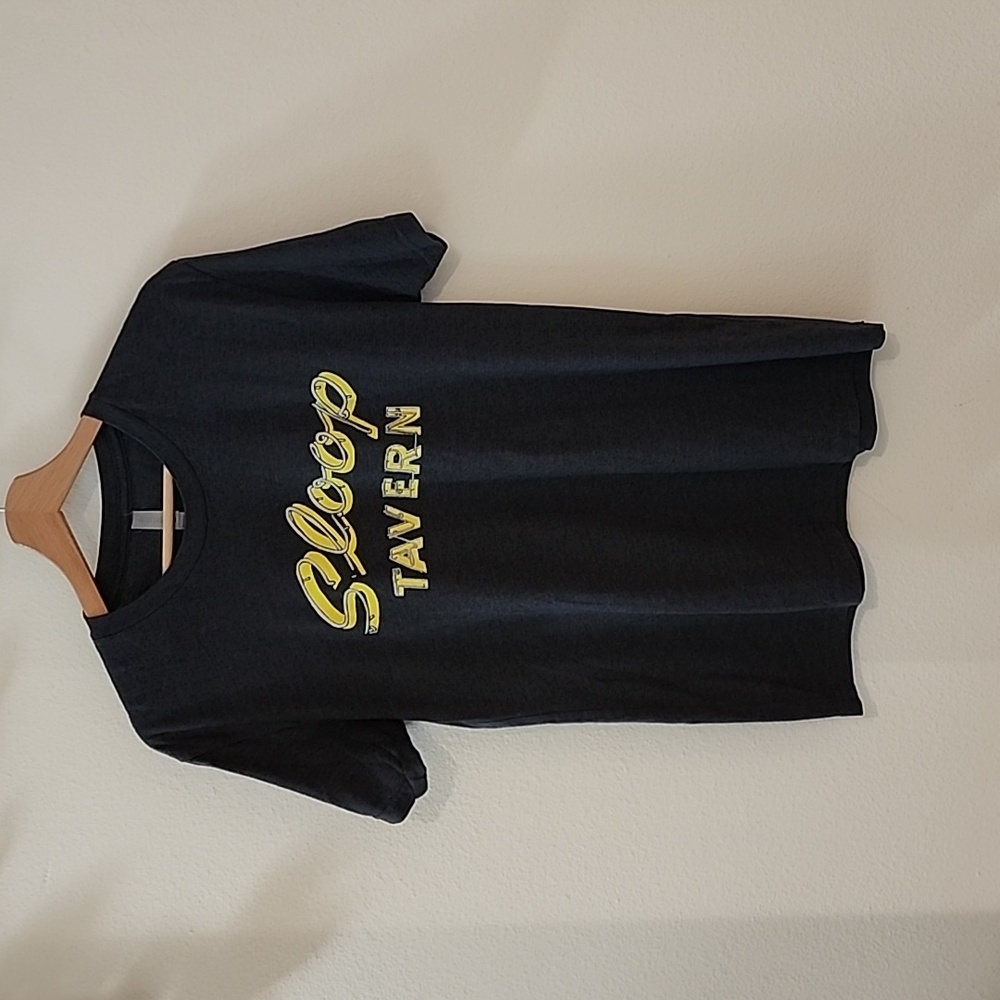 Men's Sloop Tavern t-shirt- size medium